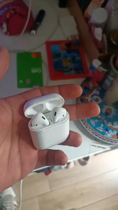 Audífonos inalámbricos con estuche de carga - miniatura 2