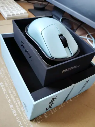 Mouse inalámbrico gaming azul Scyrox v6 - miniatura 1