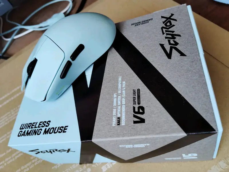 Mouse inalámbrico gaming azul Scyrox v6 - 2