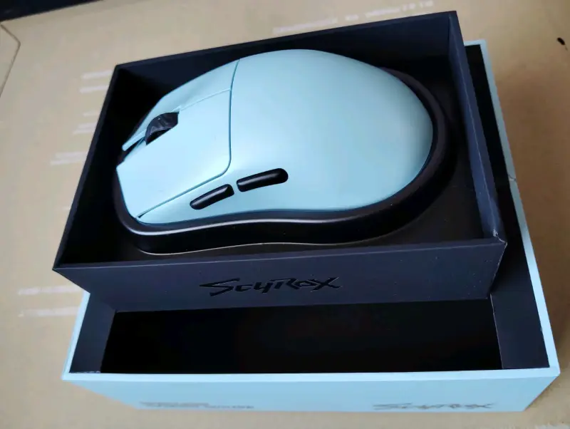 Mouse inalámbrico gaming azul Scyrox v6 - 3