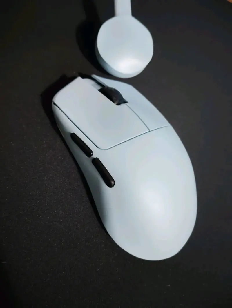 Mouse inalámbrico gaming azul Scyrox v6 - 4