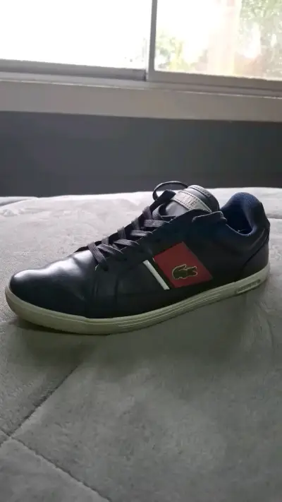 Zapatillas Lacoste azules con detalles rojos - miniatura 2