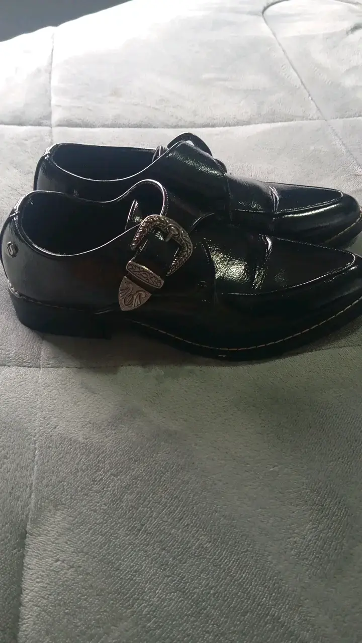 Zapatos de cuero negro con hebilla decorativa - 3