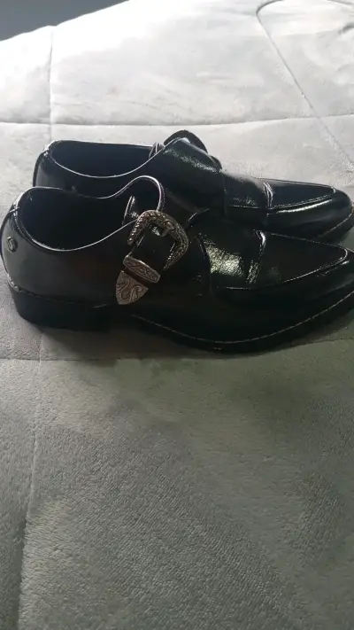 Zapatos de cuero negro con hebilla decorativa - miniatura 3