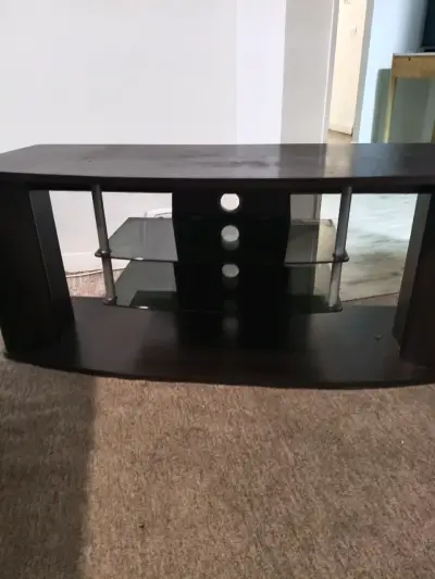 Mesa de TV de madera con estantes de vidrio - miniatura 1