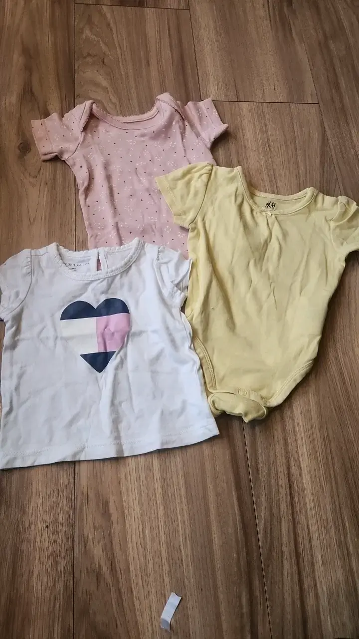 Conjunto de ropa para bebé H&M y Tommy Hilfiger