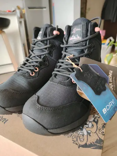 Botas de montaña impermeables negras Honu - miniatura 1