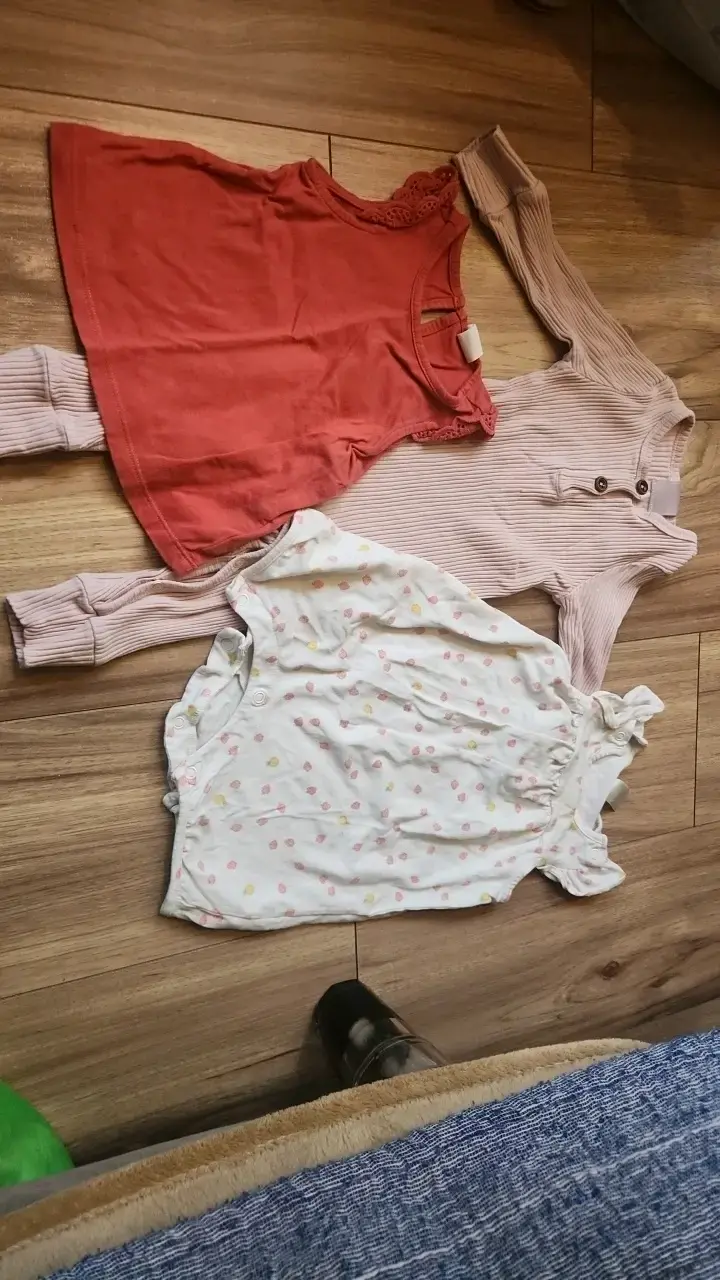 Conjunto de ropa para bebé niña en colores variados