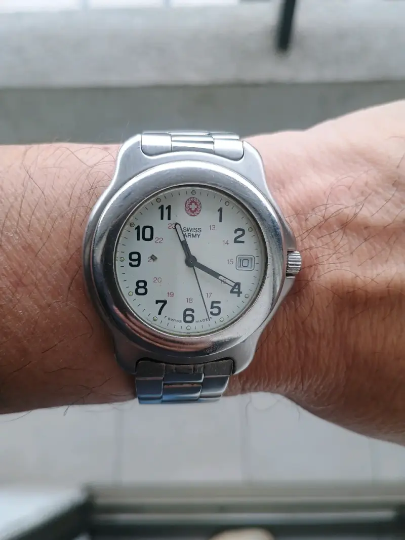 Reloj Swiss Army de acero inoxidable - 1