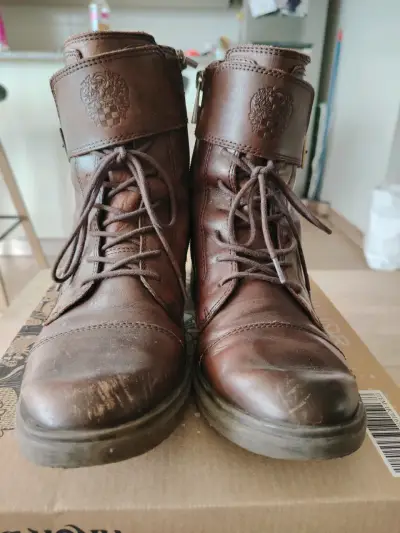 Botas de cuero marrón con hebilla - miniatura 2