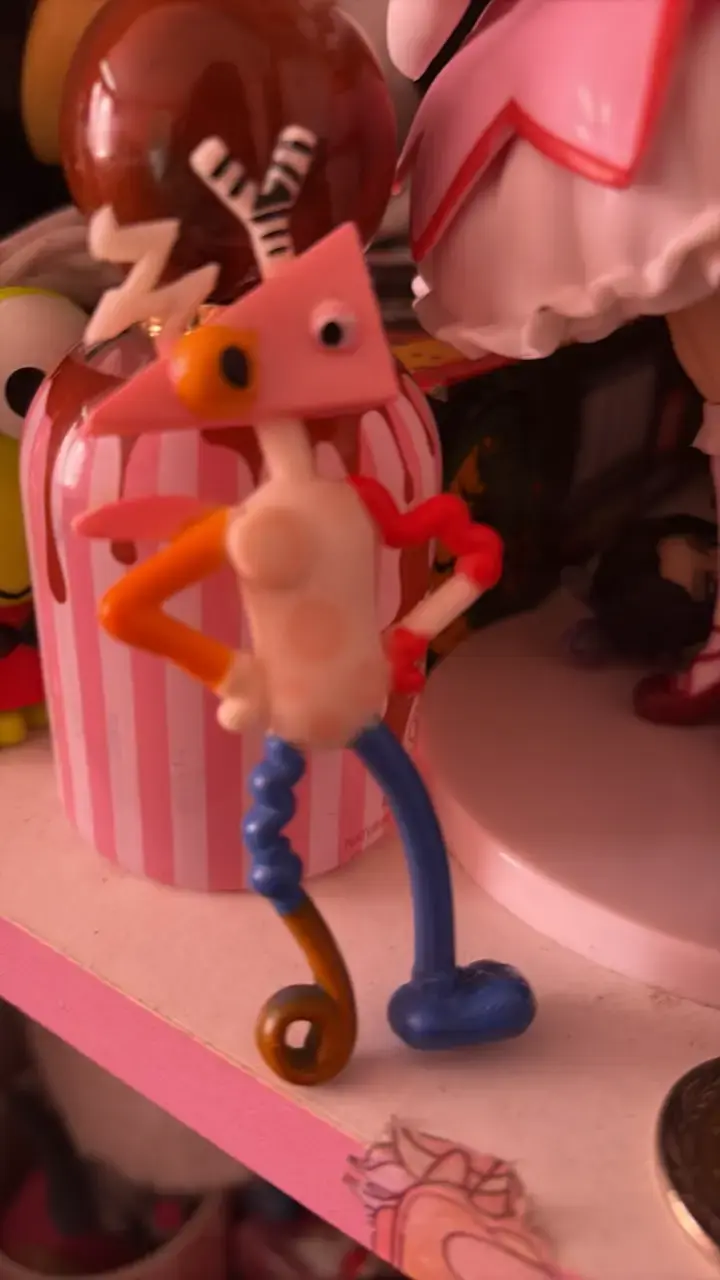 Figuras de colección de personajes coloridos - 3