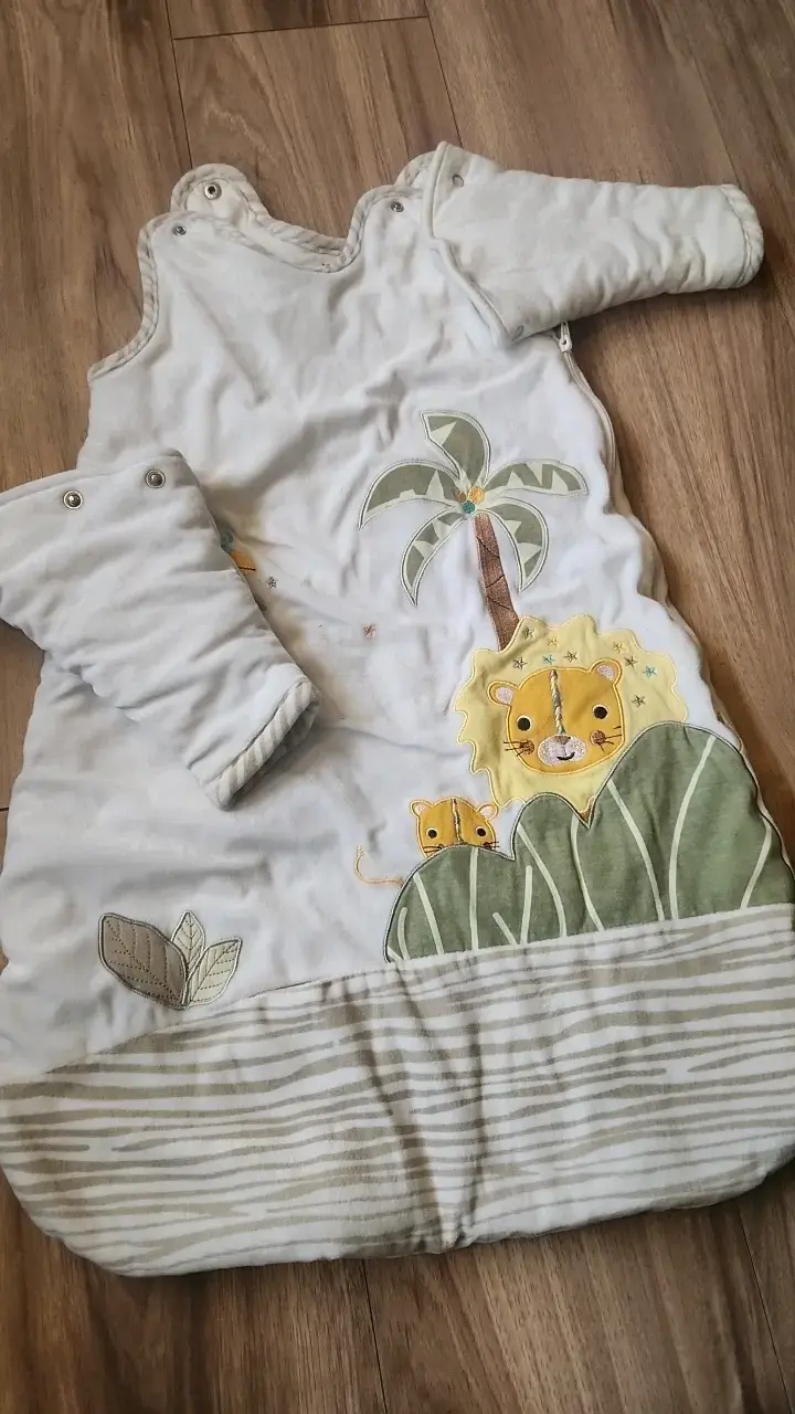 Saco de dormir para bebé con diseño de león