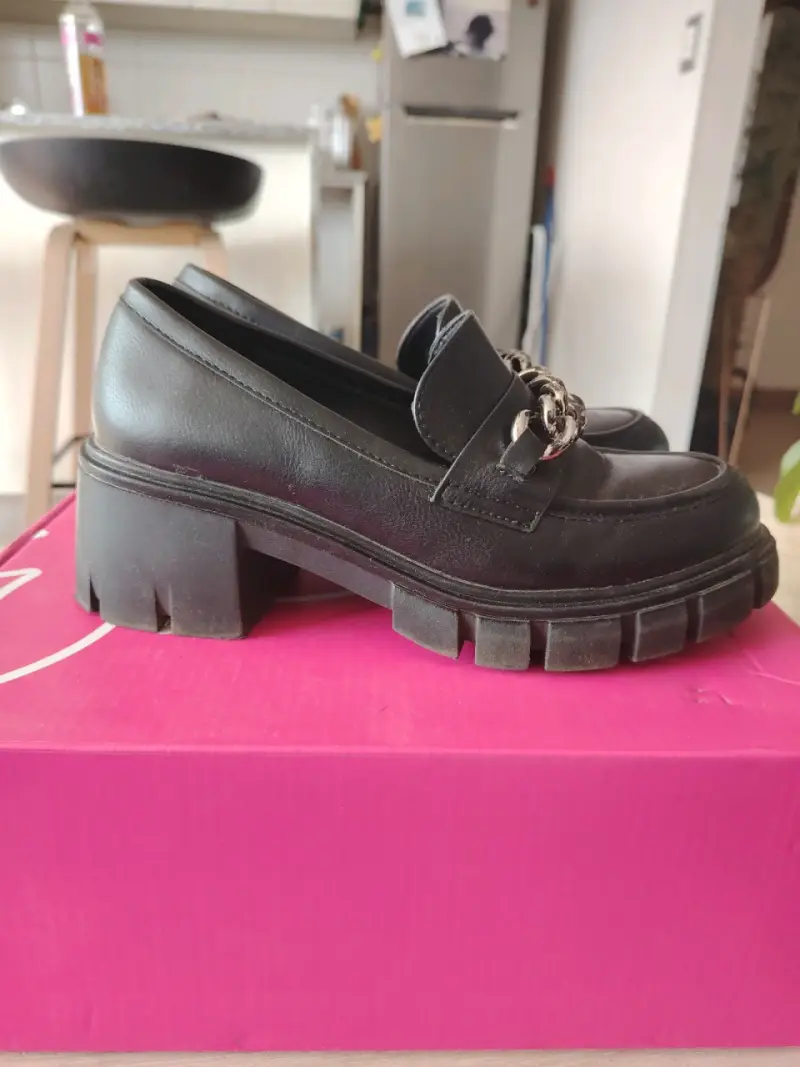 Zapatos mocasines de cuero con cadena - 3