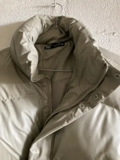 Chaqueta acolchada Zara color beige - miniatura 2