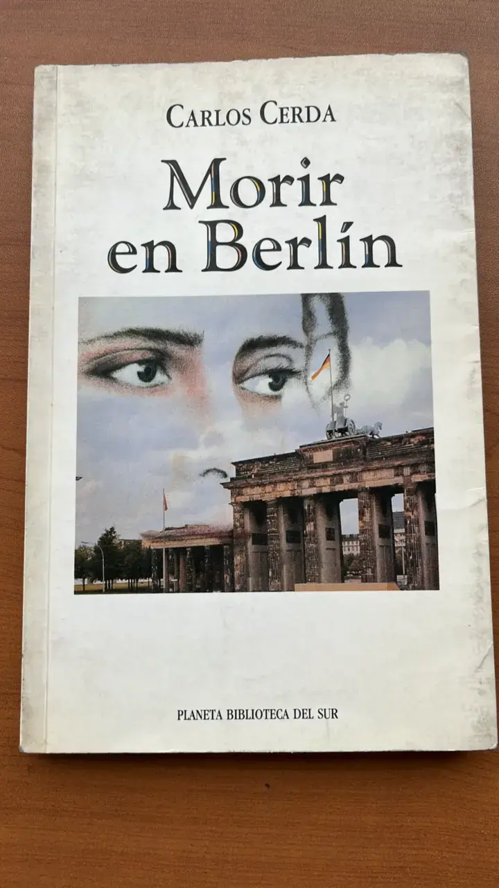 Libro 'Morir en Berlín' de Carlos Cerda - 1