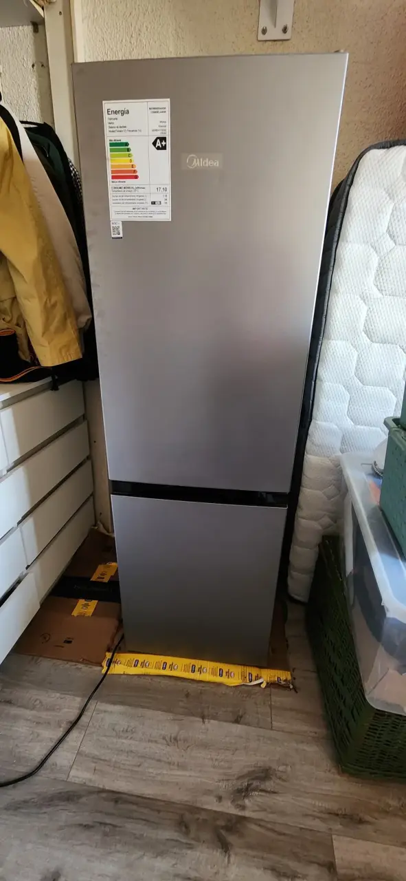 Refrigerador Midea de Dos Puertas 169 lts - 1