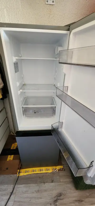 Refrigerador Midea de Dos Puertas 169 lts - miniatura 2