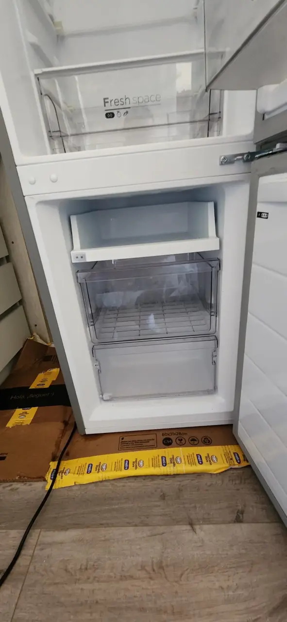 Refrigerador Midea de Dos Puertas 169 lts - 3