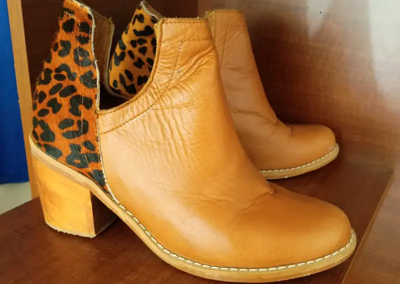 Botines de cuero con estampado animal print - 1