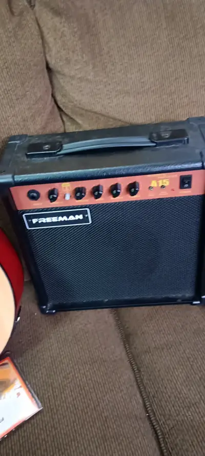 Guitarra electro-acústica con amplificador Freeman - miniatura 5