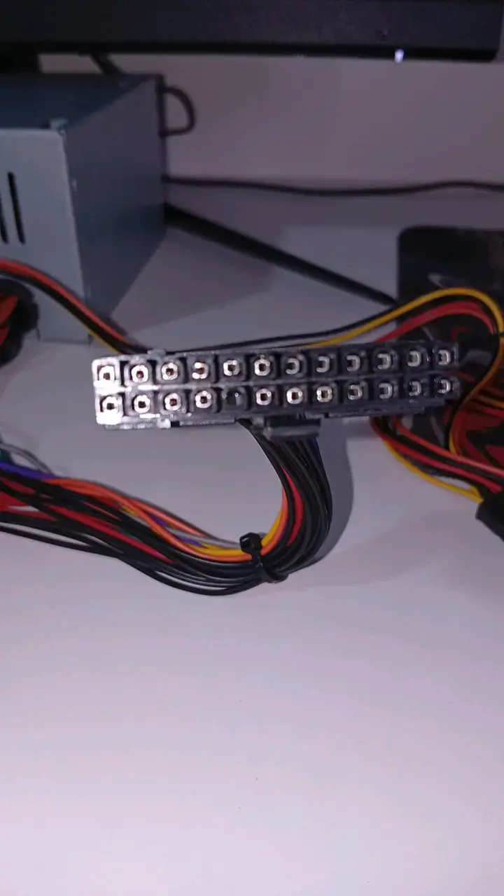 Fuente de poder 230W para PC de escritorio - 4