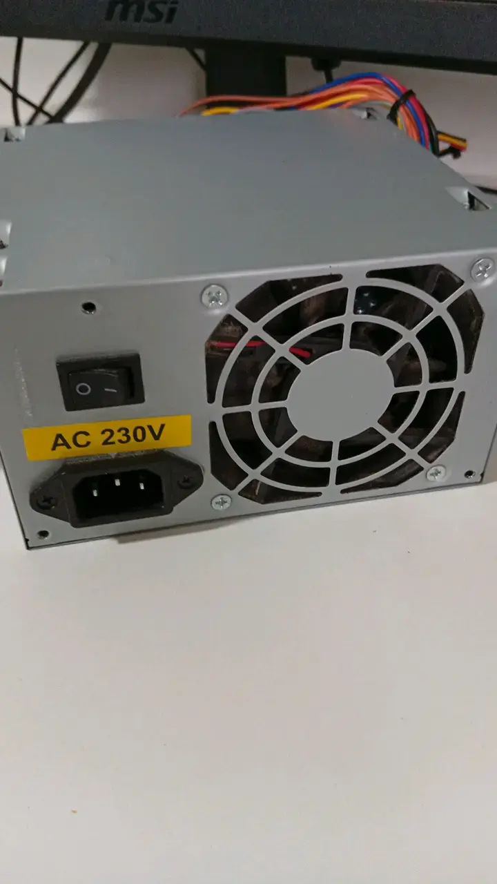 Fuente de poder 230W para PC de escritorio - 6