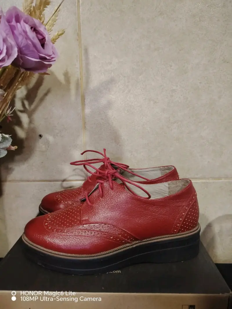 Zapatos de cuero rojo con plataforma para mujer