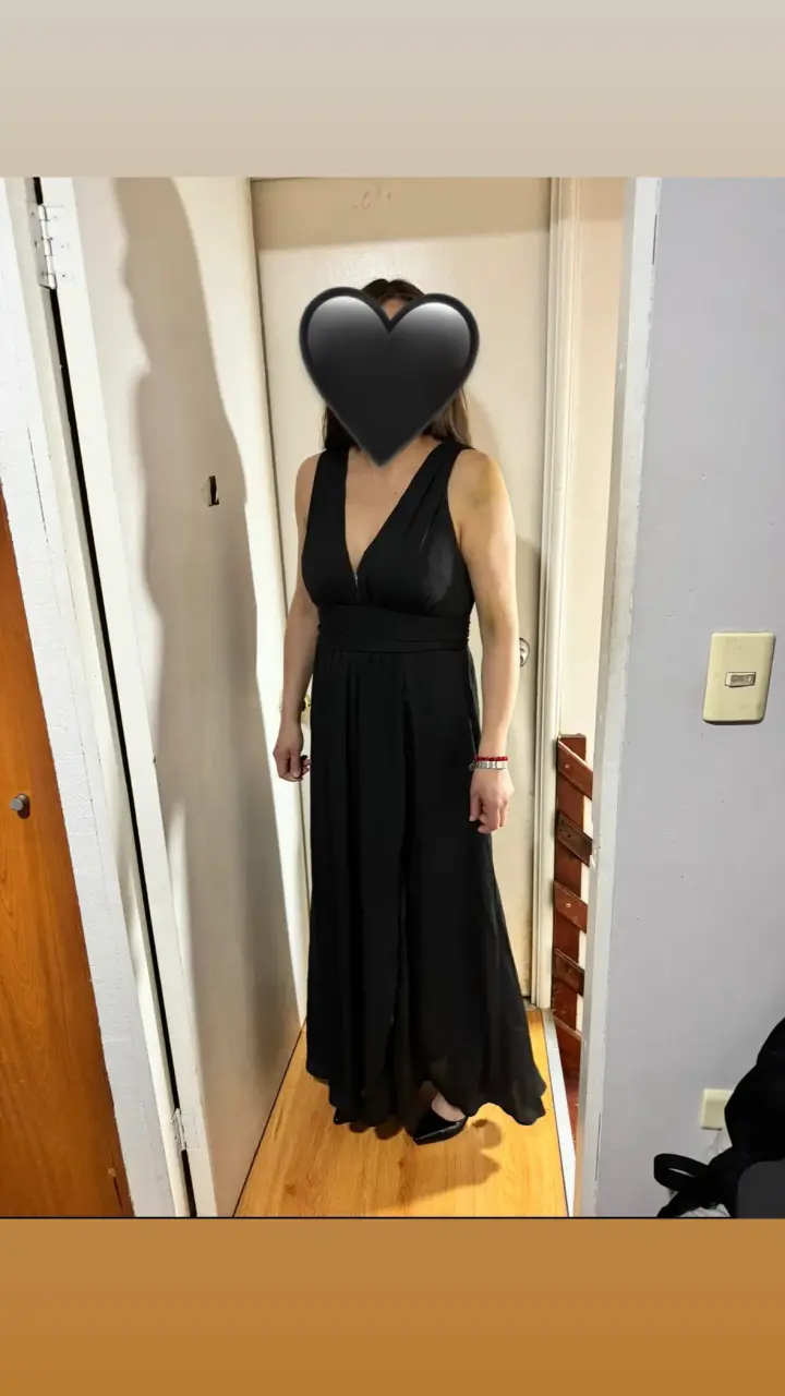 Elegante vestido largo negro para mujer