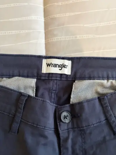 Pantalones Wrangler azul marino para hombre - miniatura 1