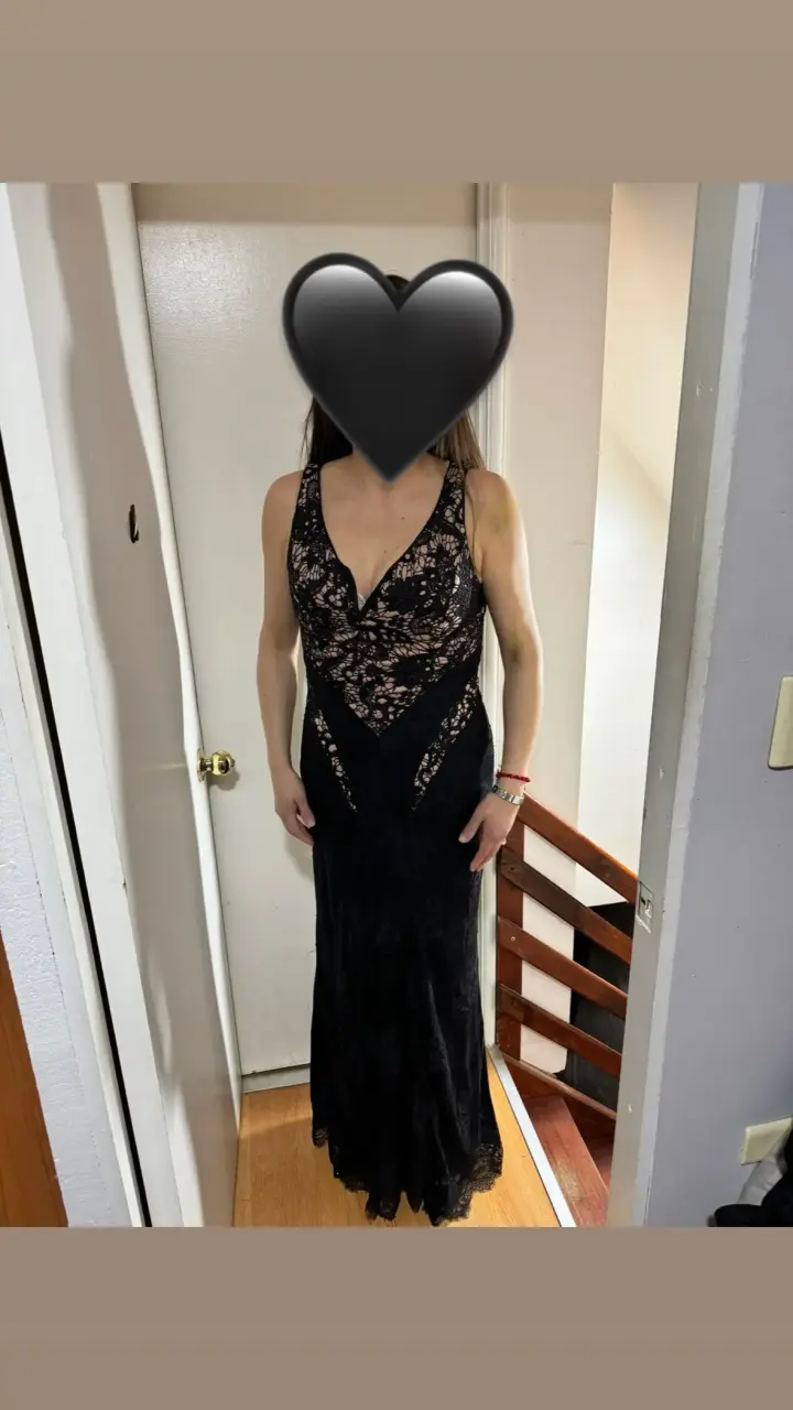Vestido largo de encaje negro elegante