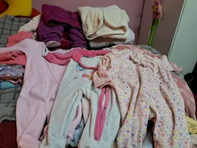 Lote de ropa de bebé en colores variados - miniatura 1