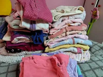 Lote de ropa de bebé en colores variados - miniatura 2
