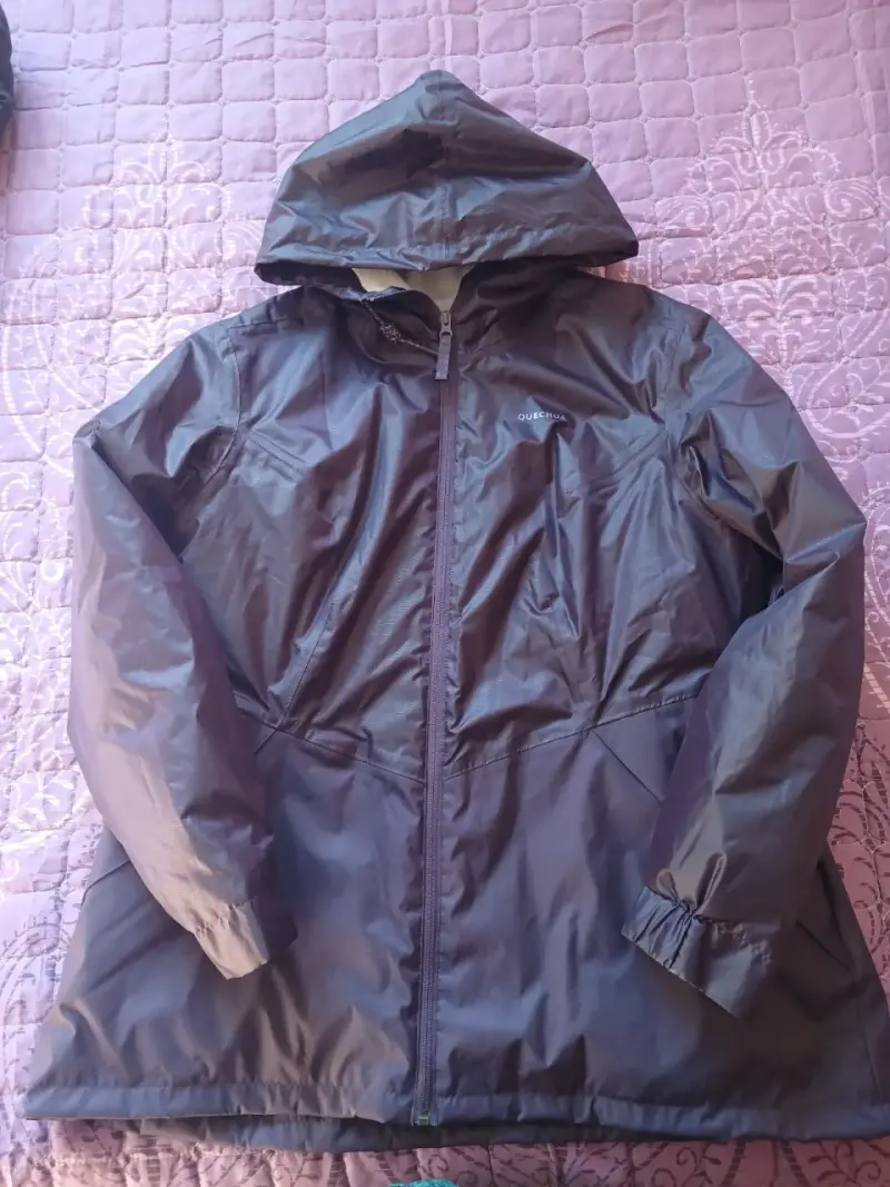 Chaqueta impermeable Quechua con capucha