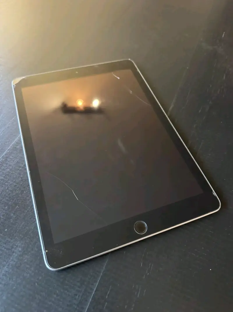 Tablet Apple iPad 9.7 pulgadas en buen estado - 4