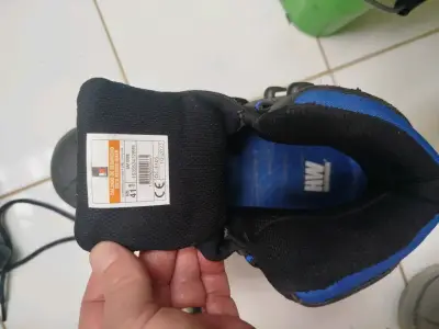 Zapatos de seguridad talla 41 con puntera de acero - miniatura 1