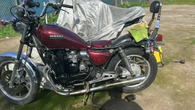 Moto Yamaha clásica en buen estado - miniatura 1