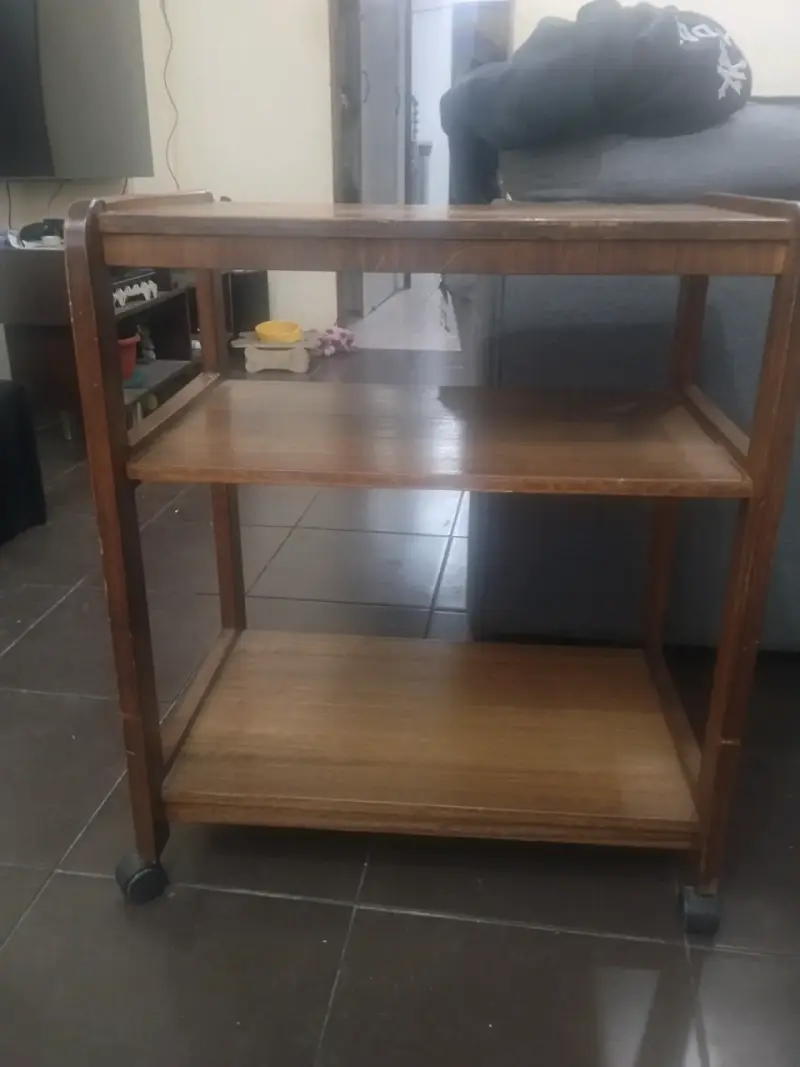 Escritorio de madera con ruedas para tv o pc - 3