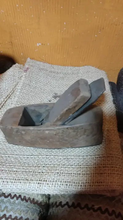 Cepillo de carpintero antiguo de madera - miniatura 3
