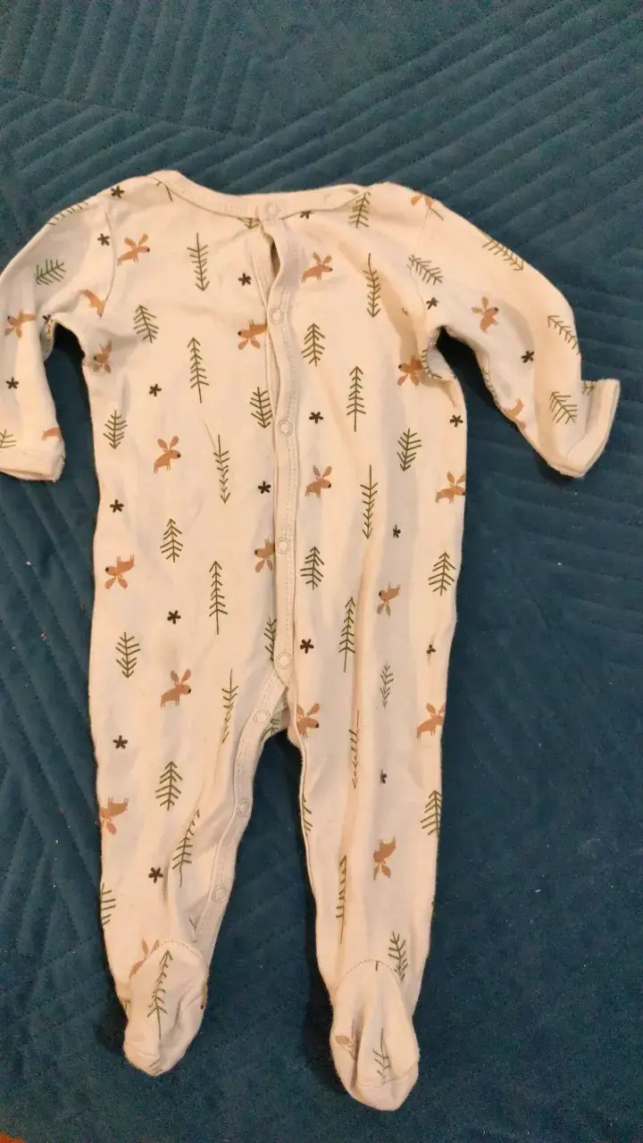 Enterito de bebé con diseño de alces