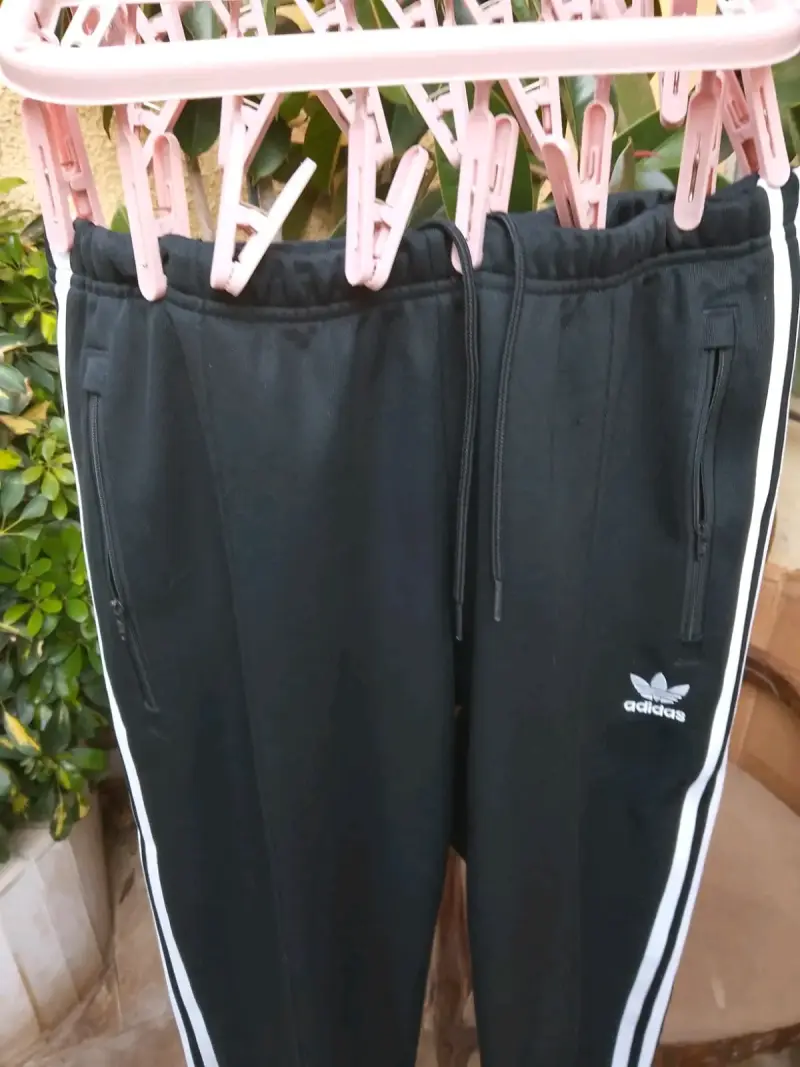 Pantalones deportivos Adidas negros con franjas - 3