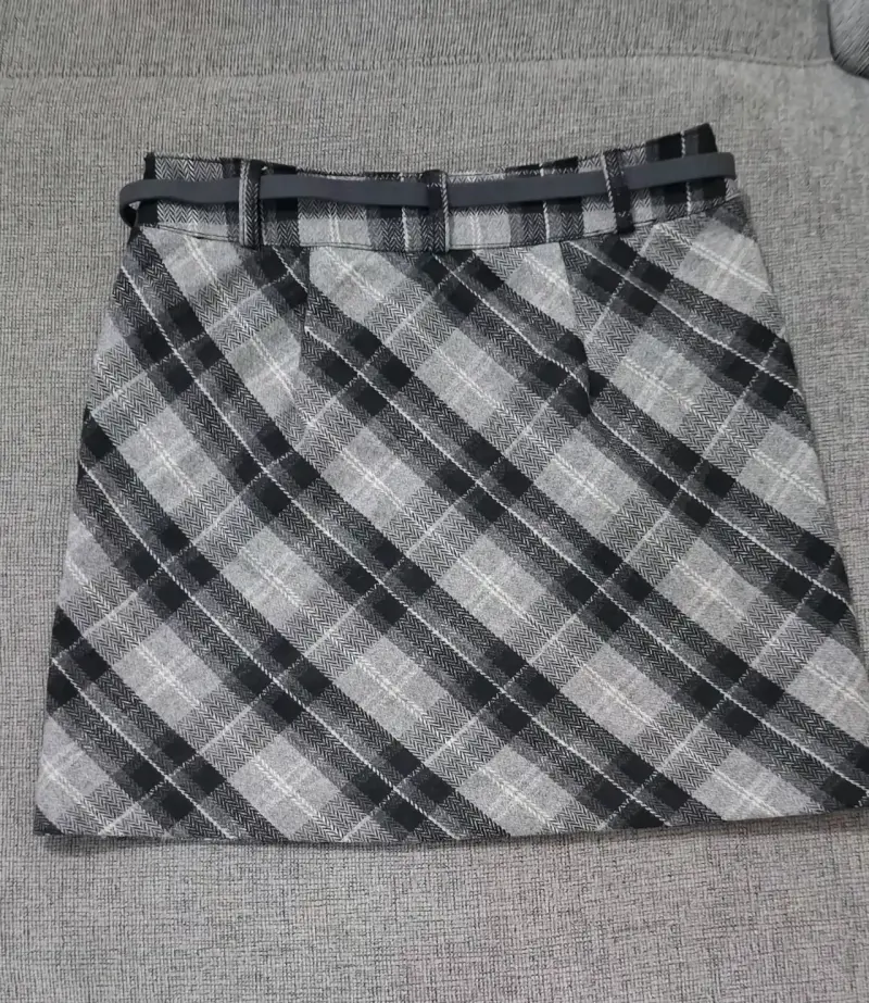 Falda escocesa con cinturón para mujer - 2