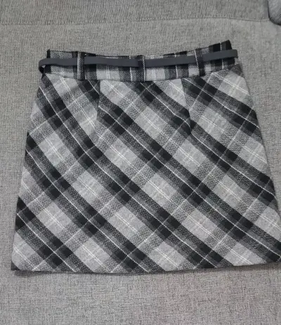 Falda escocesa con cinturón para mujer - miniatura 2