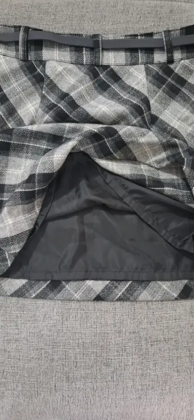 Falda escocesa con cinturón para mujer - miniatura 3