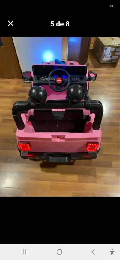 Auto eléctrico para niños Bebesit rosa con luces - miniatura 5