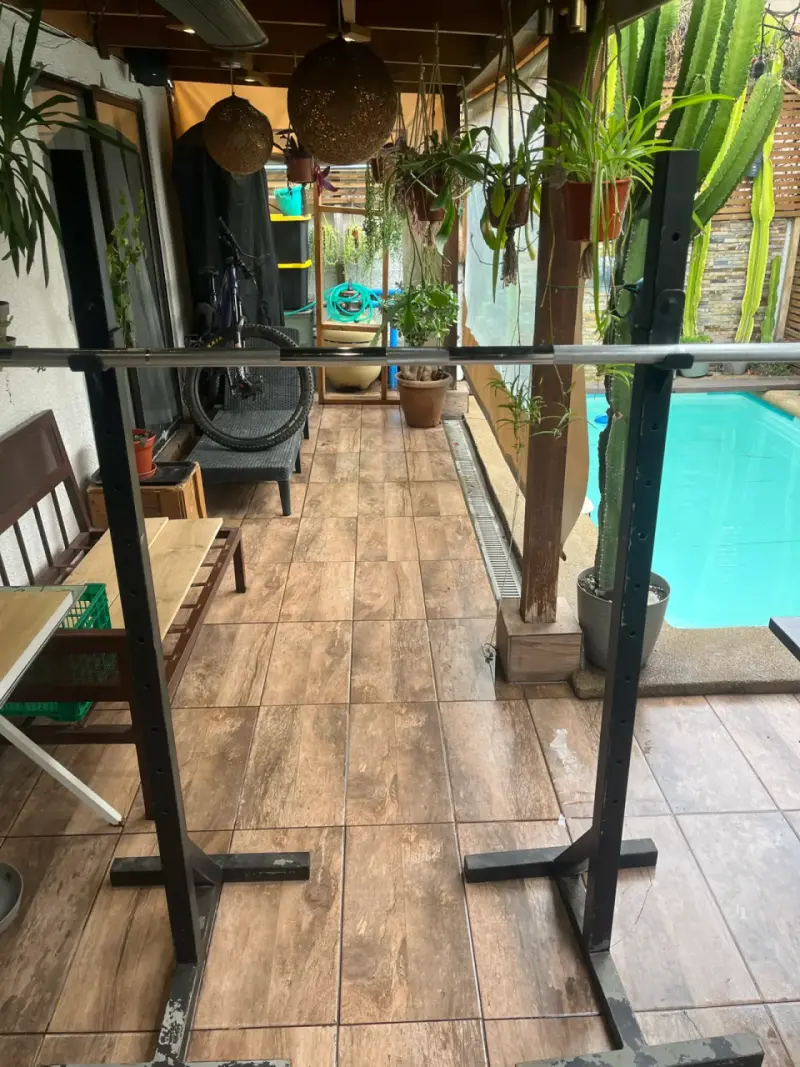 Soporte para barra de pesas ajustable