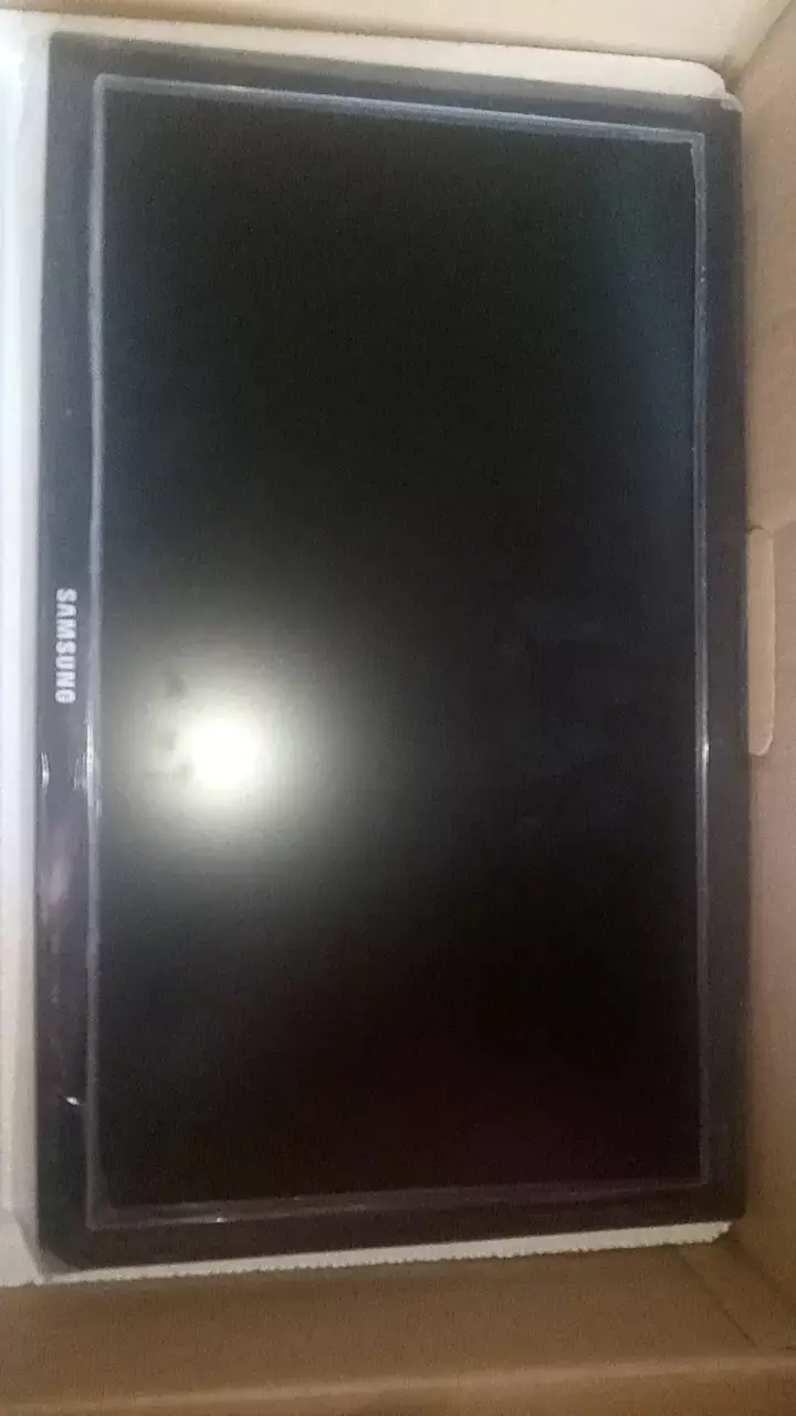 Monitor Samsung de 24 pulgadas en buen estado - 1