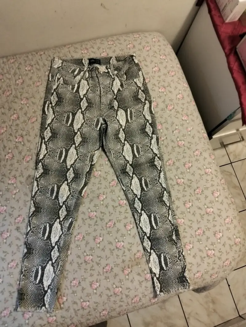 Pantalones pitillo estampado serpiente para mujer - 1