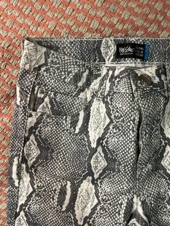 Pantalones pitillo estampado serpiente para mujer - 3