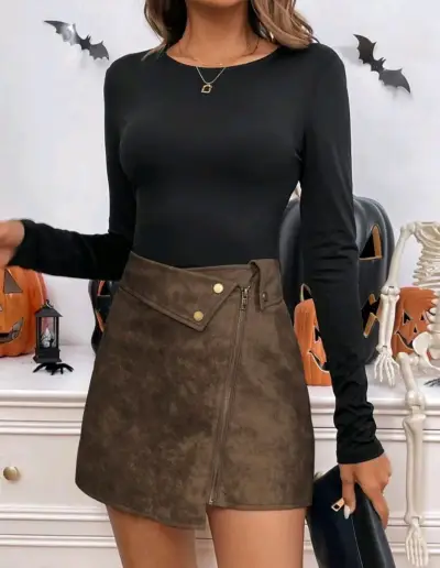 Falda corta de gamuza marrón para mujer - miniatura 2