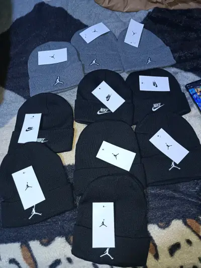 Gorros de lana Nike y Jordan para invierno - miniatura 1